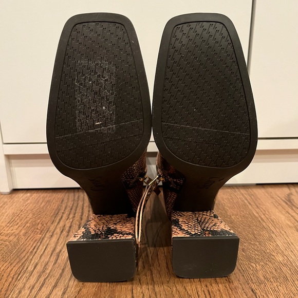 NWOT Circus NY By Sam Edelman Women's Pascha Ankle Boot Light Brown Snake Print - Picture 7 of 8